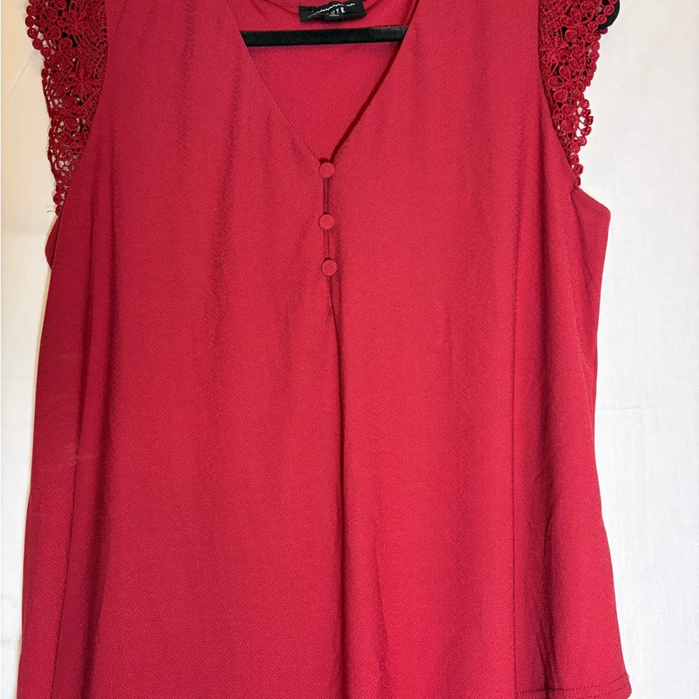 Flower and Feather Sleeveless V-Neck Lace-Trim Blouse in Red